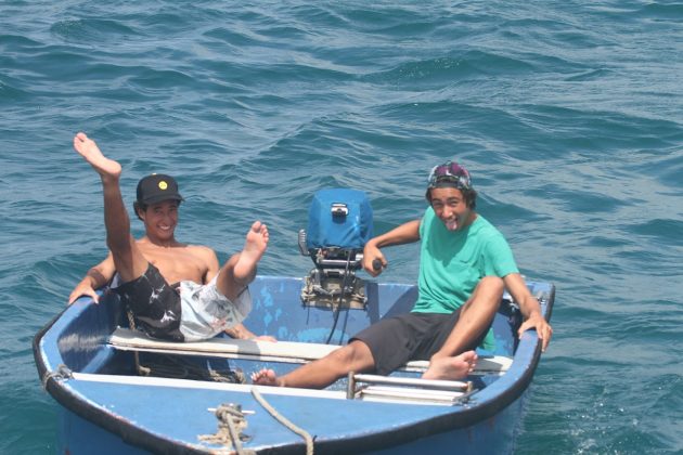 Renan e Luan Hanada, Mentawai, Indonésia. Foto: Gil Hanada.