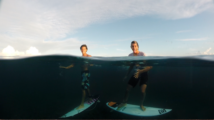 Renan e Luan Hanada, Mentawai, Indonésia. Foto: Gil Hanada.