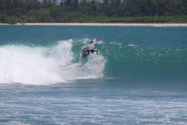 Renan Hanada, Mentawai, Indonésia. Foto: Glauber Hanada.