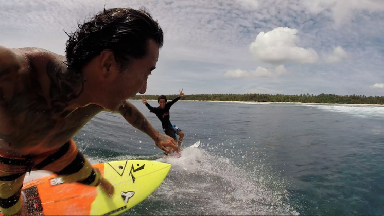 Gil e Renan Hanada, Mentawai, Indonésia. Foto: Arquivo pessoal.