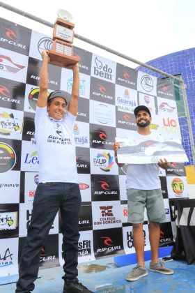 Premiação, Rip Curl Guarujá Open 2017, Praia do Tombo. Foto: Silvia Winik.