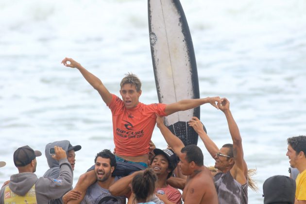 Giovani Pontes Rip Curl Guarujá Open 2017, Praia do Tombo. Foto: Silvia Winik.