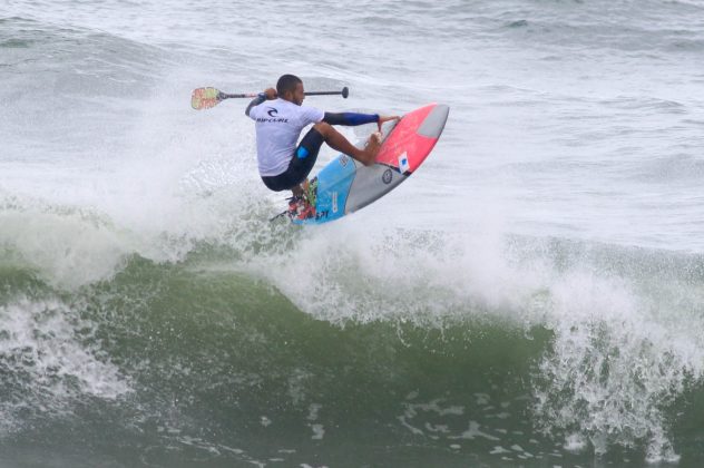 Luiz Diniz, Rip Curl Guarujá Open 2017, Praia do Tombo. Foto: Silvia Winik.