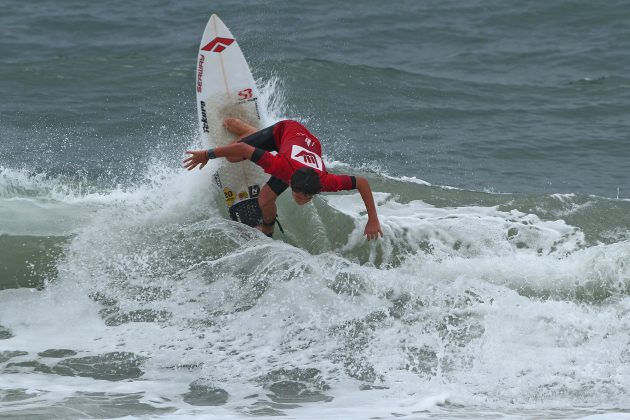 Diego Aguiar, Hang Loose Surf Attack 2017, Praia do Tombo, Guarujá (SP). Foto: Munir El Hage.