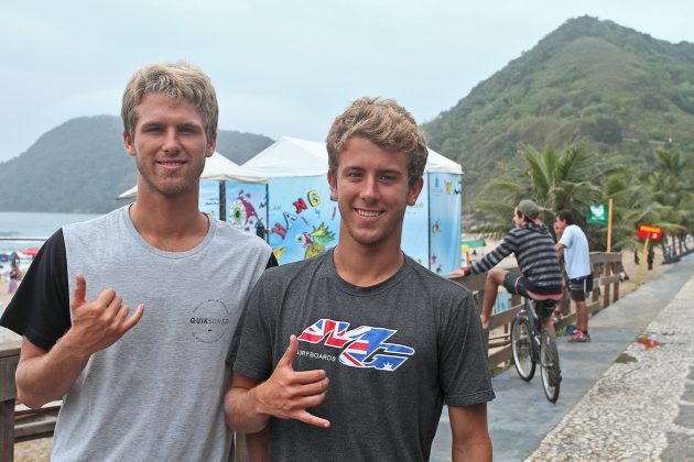 Jessé e Vitor Mendes, Hang Loose Surf Attack 2017, Praia do Tombo, Guarujá (SP). Foto: Munir El Hage.