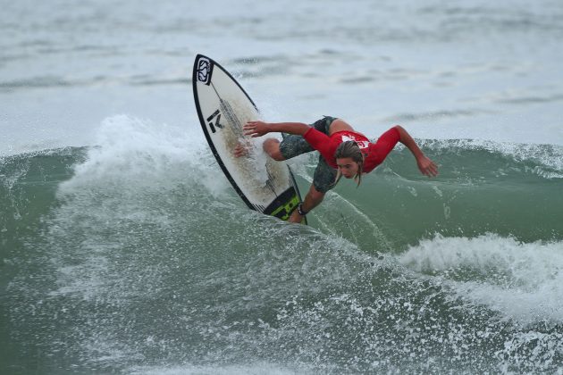 Luiz Mendes, Hang Loose Surf Attack 2017, Praia do Tombo, Guarujá (SP). Foto: Munir El Hage.