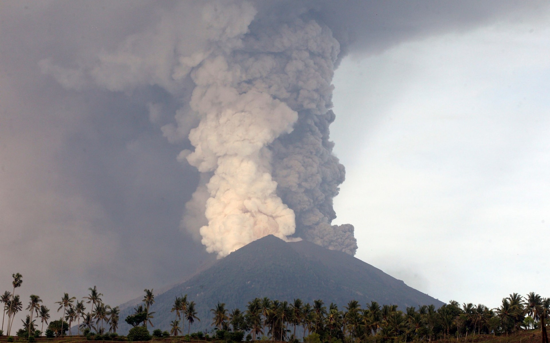 Aeroportos fechados em Bali