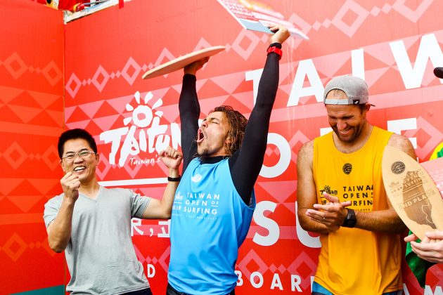 Edouard Delpero, Taiwan World Longboard Championship 2017, Jinzun Harbour. Foto: WSL / Hain.