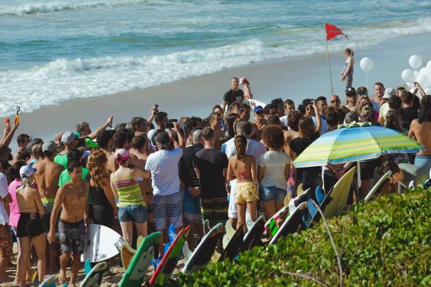 Homenagem a Jean da Silva, Praia do Bispo, Balneário Barra do Sul (SC). Foto: Bárbara Aviz.