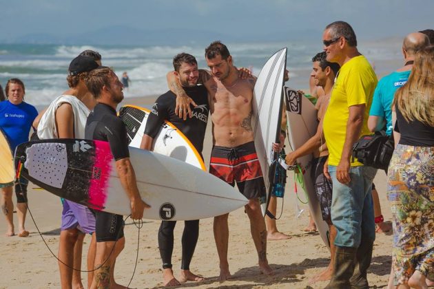 Homenagem a Jean da Silva, Praia do Bispo, Balneário Barra do Sul (SC). Foto: Bárbara Aviz.