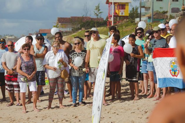 Homenagem a Jean da Silva, Praia do Bispo, Balneário Barra do Sul (SC). Foto: Bárbara Aviz.