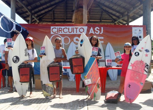 Pódio Feminino Infantil, Circuito ASJ 2017, Joaquina, Florianópolis (SC). Foto: Basilio Ruy/Prime.Press07.