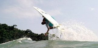 William Oliveira vence surf treino na Mole (SC)