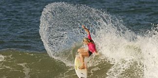 Rosanne Hodge busca vaga para WCT